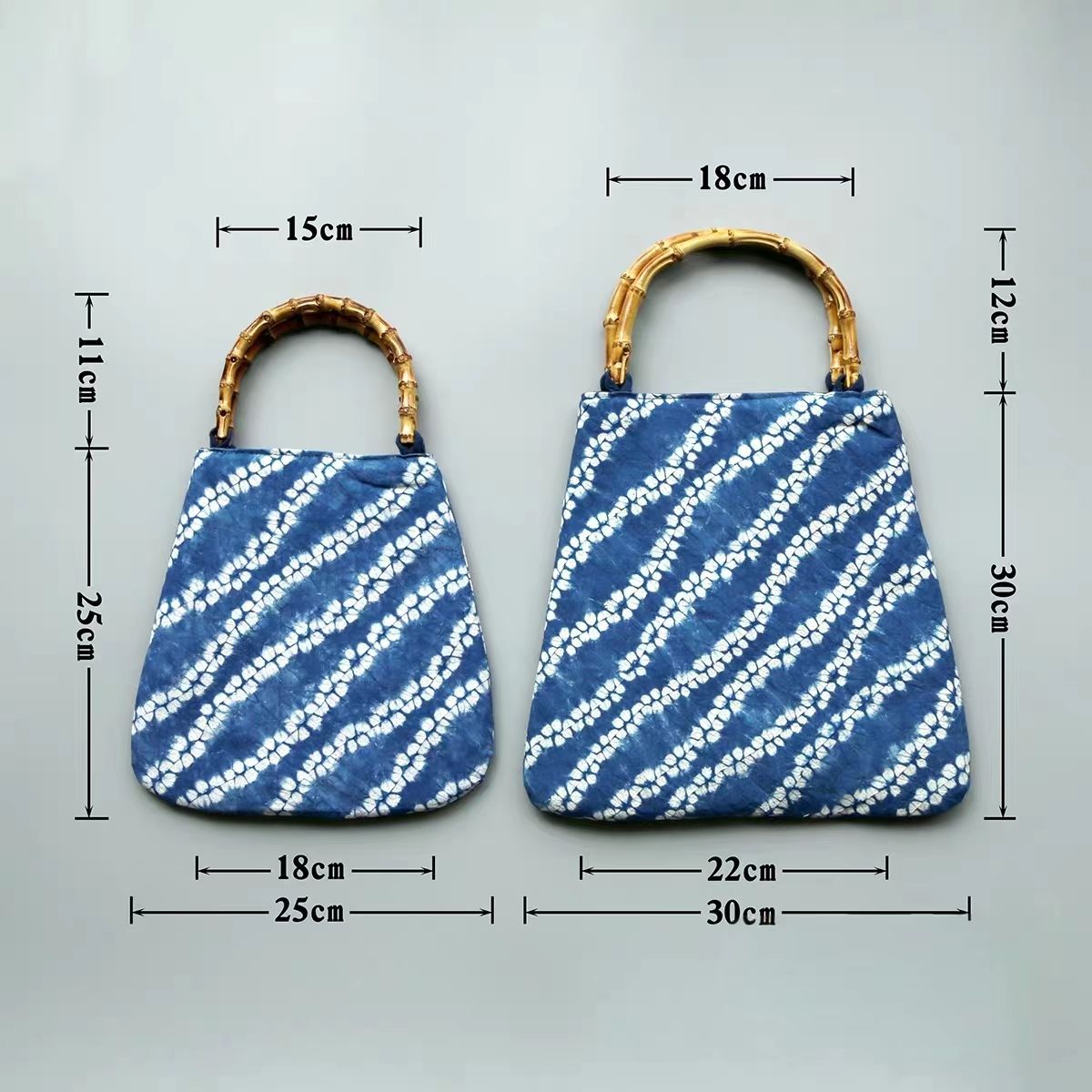 Batik-dyed fan-shaped bamboo-handled tote bag Indigo-dyed handbag with bamboo root handle Handcrafted tie-dye plant-based dyeing technique