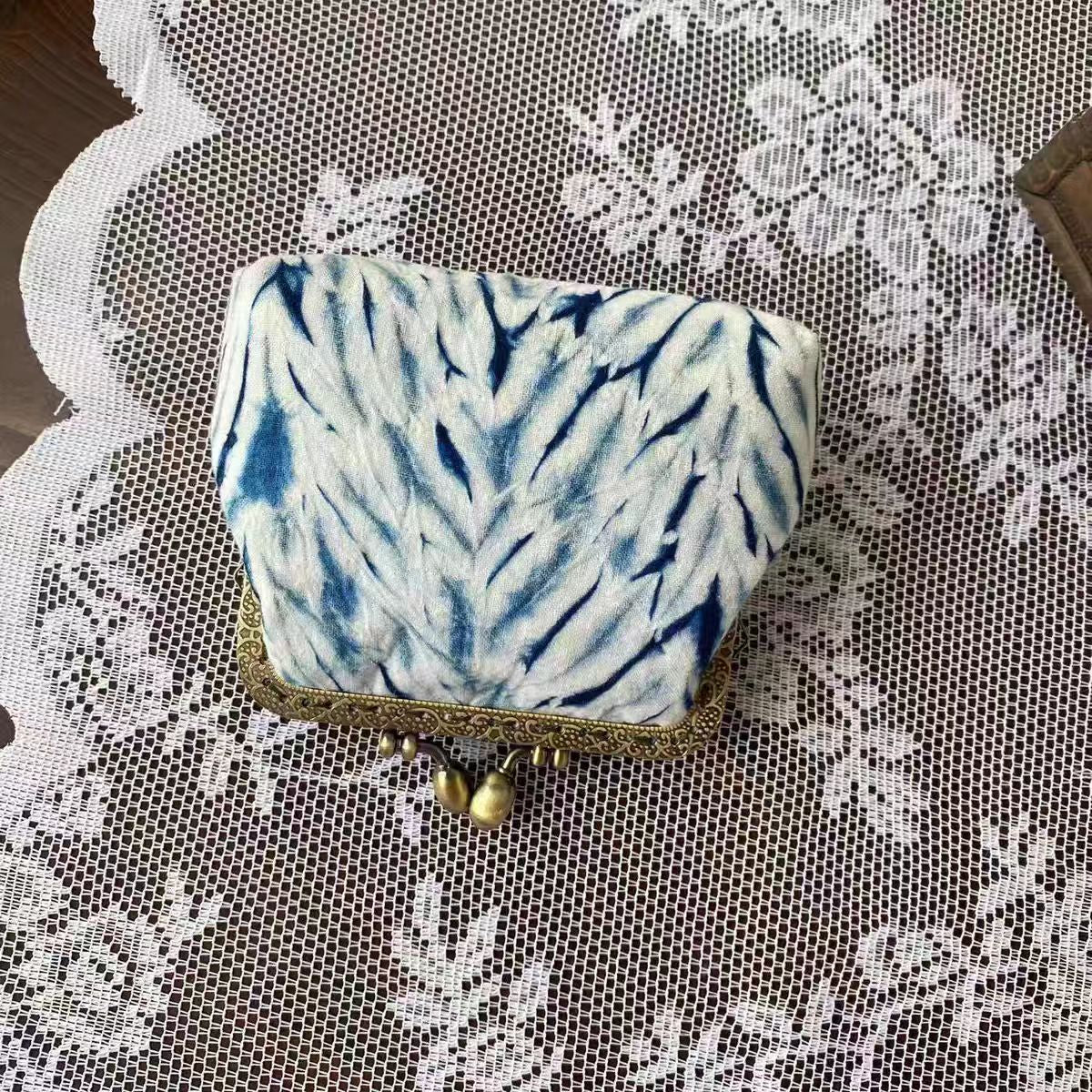 Hand-dyed coin purse Women's ethnic-style mini bag Card holder Fabric storage pouch Coin purse Traditional Chinese-style clutch