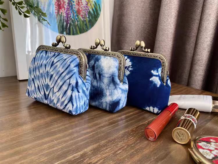 Hand-dyed coin purse Women's ethnic-style mini bag Card holder Fabric storage pouch Coin purse Traditional Chinese-style clutch