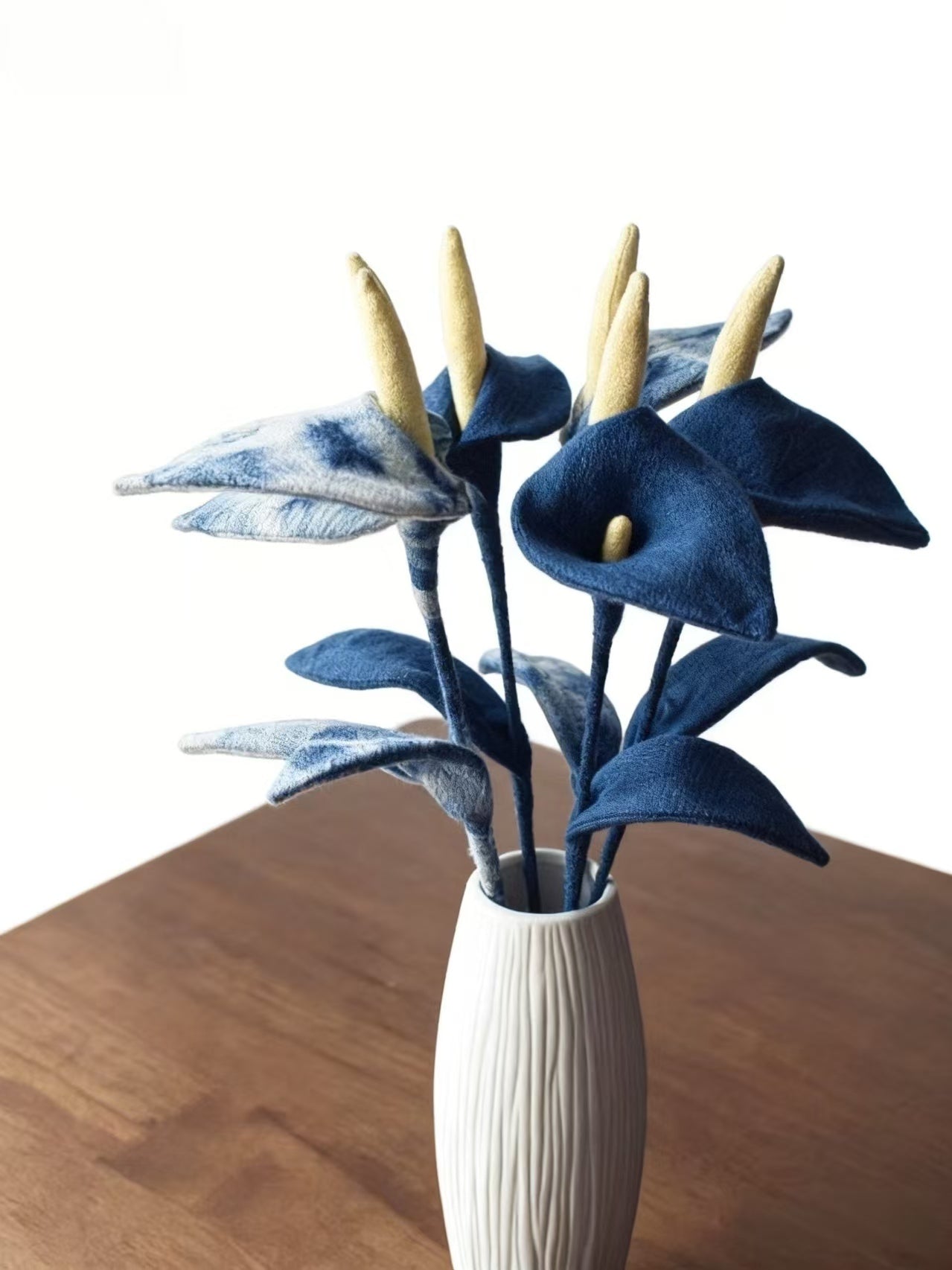 Batik Calla Lily丨Artificial Fabric Floral Arrangement Plant-Dyed Handmade Fabric Flowers Faux Flowers for Home Decor & Bed & Breakfast