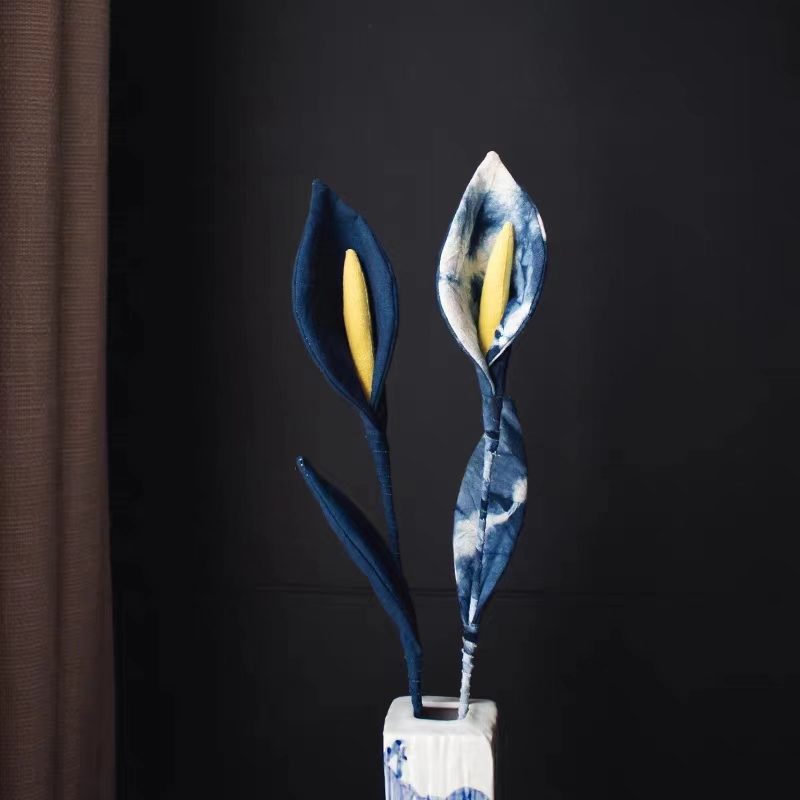 Batik Calla Lily丨Artificial Fabric Floral Arrangement Plant-Dyed Handmade Fabric Flowers Faux Flowers for Home Decor & Bed & Breakfast