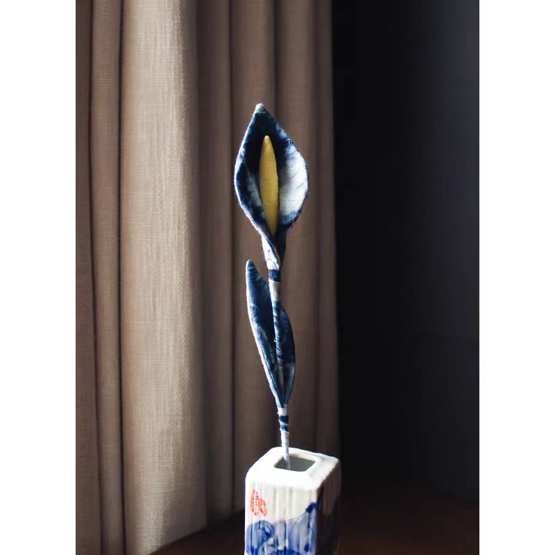 Batik Calla Lily丨Artificial Fabric Floral Arrangement Plant-Dyed Handmade Fabric Flowers Faux Flowers for Home Decor & Bed & Breakfast