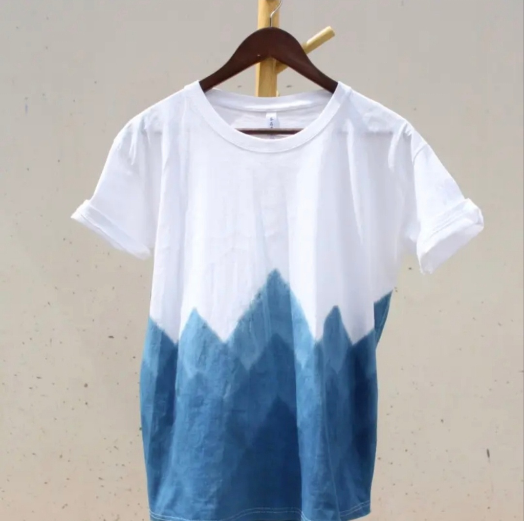 Natural Plant Indigo Hand Shibori Tie Dye Crew Neck T-Shirt, Unisex Breathable Cotton Casual Short Sleeve Top with Multiple Blue Dye Patterns for Summer Daily & Travel