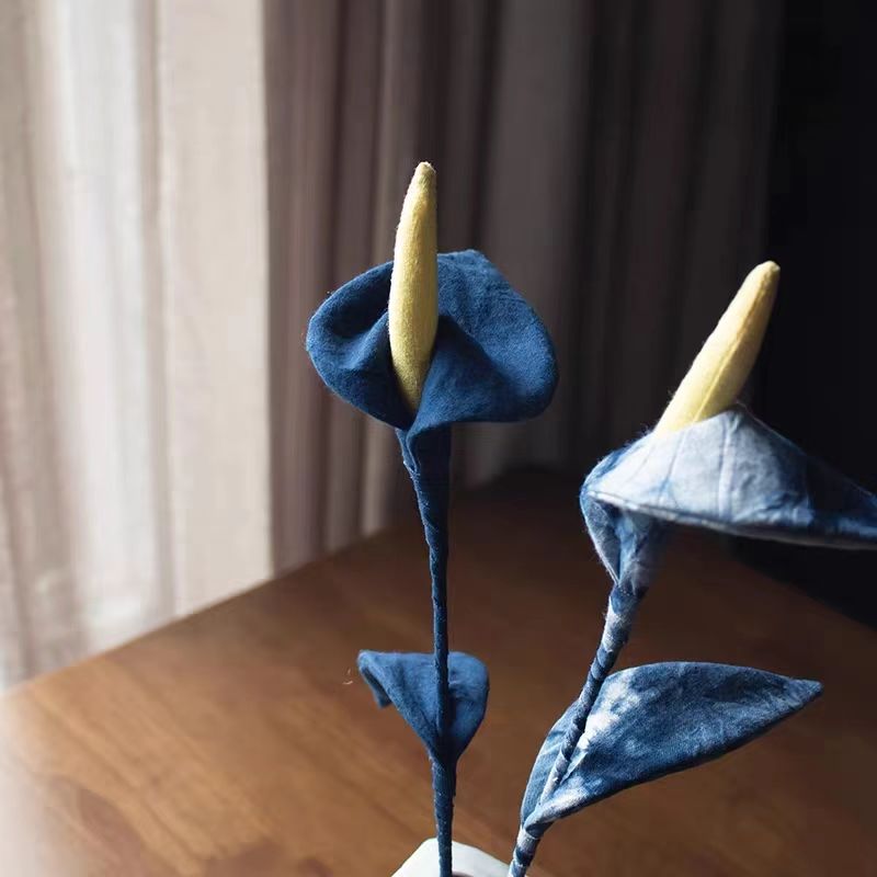 Batik Calla Lily丨Artificial Fabric Floral Arrangement Plant-Dyed Handmade Fabric Flowers Faux Flowers for Home Decor & Bed & Breakfast