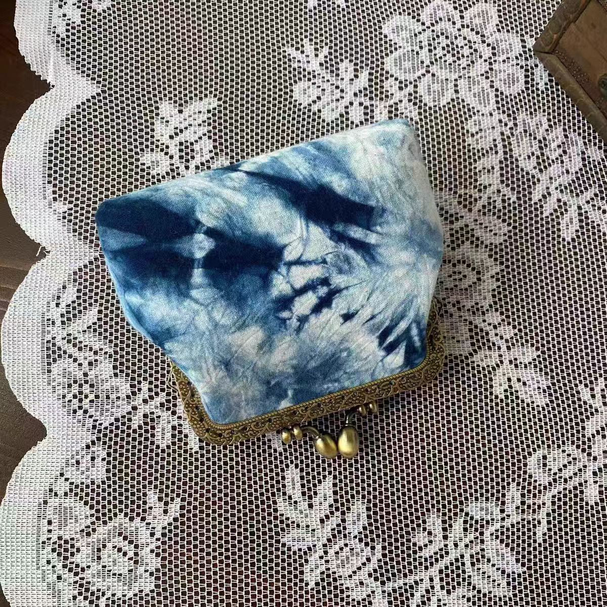 Hand-dyed coin purse Women's ethnic-style mini bag Card holder Fabric storage pouch Coin purse Traditional Chinese-style clutch